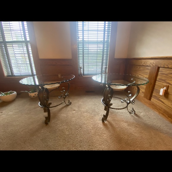 Dining table set - Picture 3 of 3